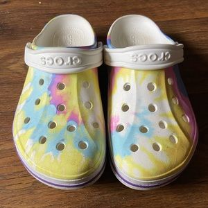 TYE DYE CROCS